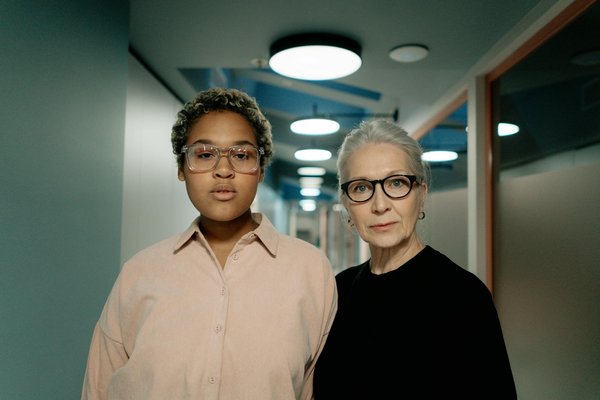 Quels sont les avantages d'une maîtrise en droit international pour une carrière en diplomatie ?